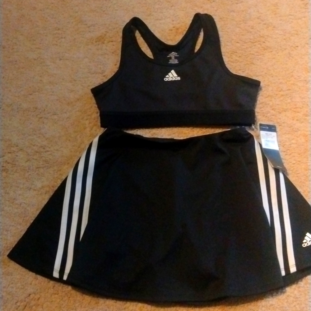*NOT FOR SALE* This is duplicated, and I can't  delete it. This Adidas set SOLD